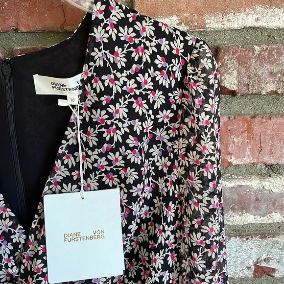 Diane Von Forstenberg 100% silk chiffon blouse top. Just last season. 10. NWT - Picture 3 of 11